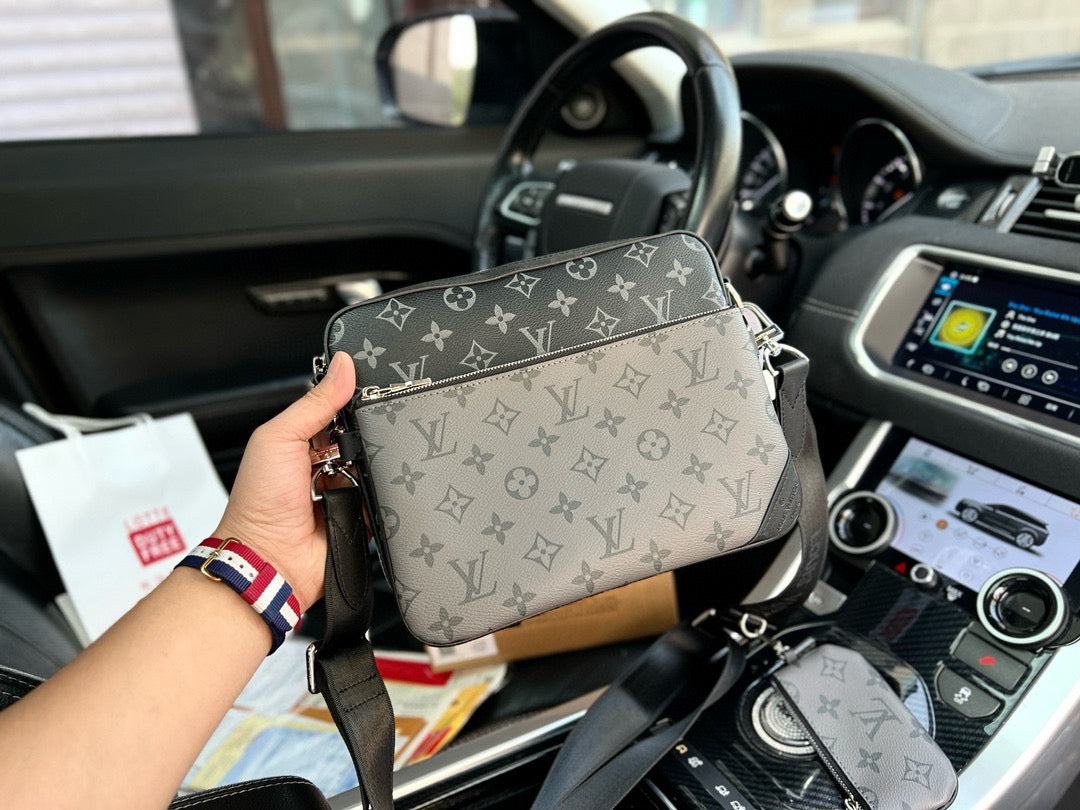 LOUIS VUITTON - Men’s Monogram Eclipse Reverse bag