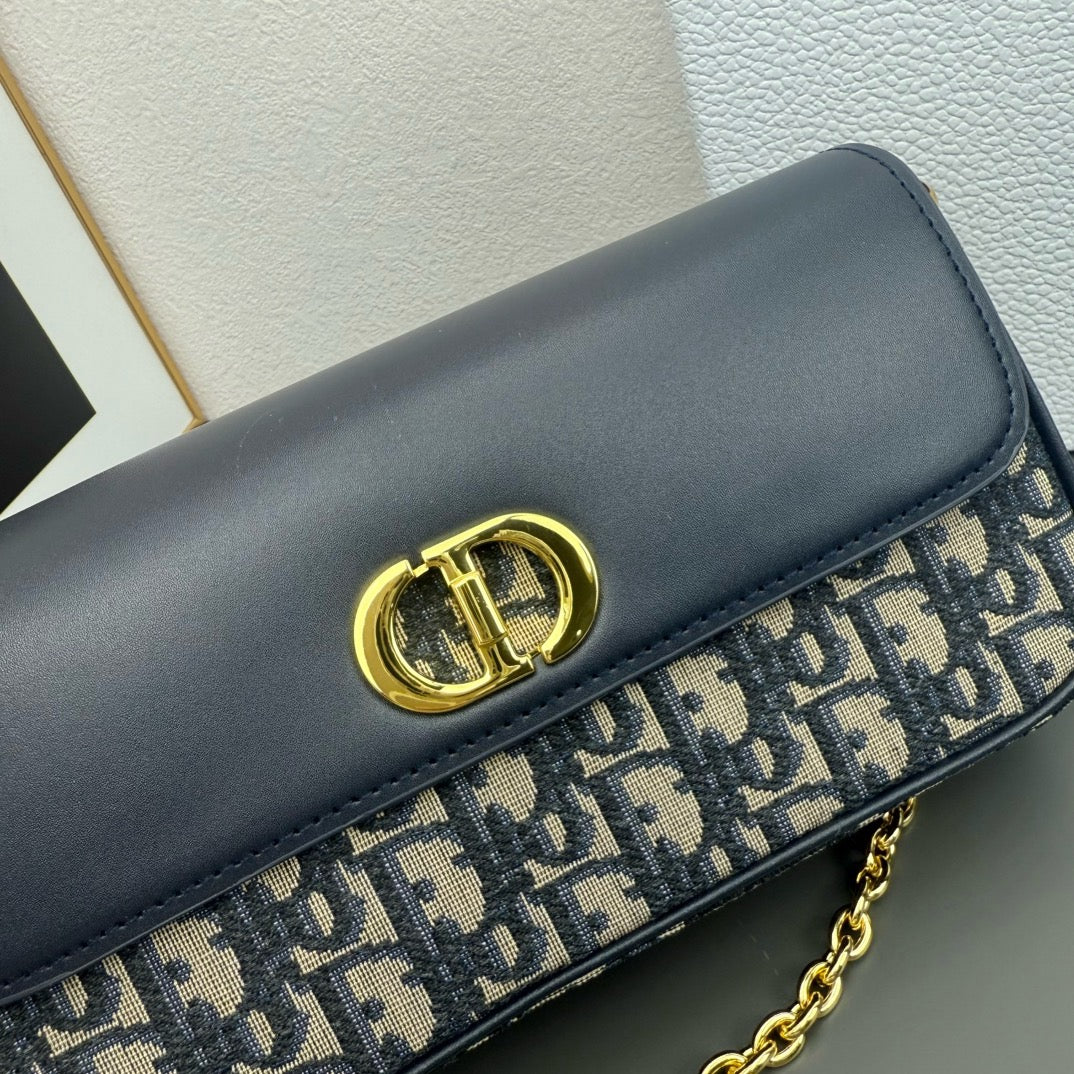 DIOR - 30 montaigne avenue east-west
