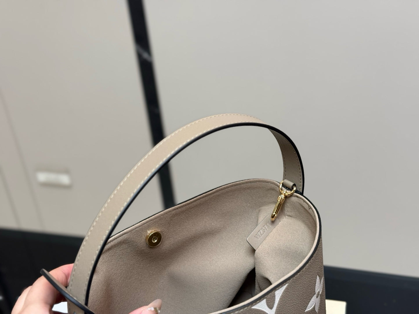 LOUIS VUITTON- all in BB