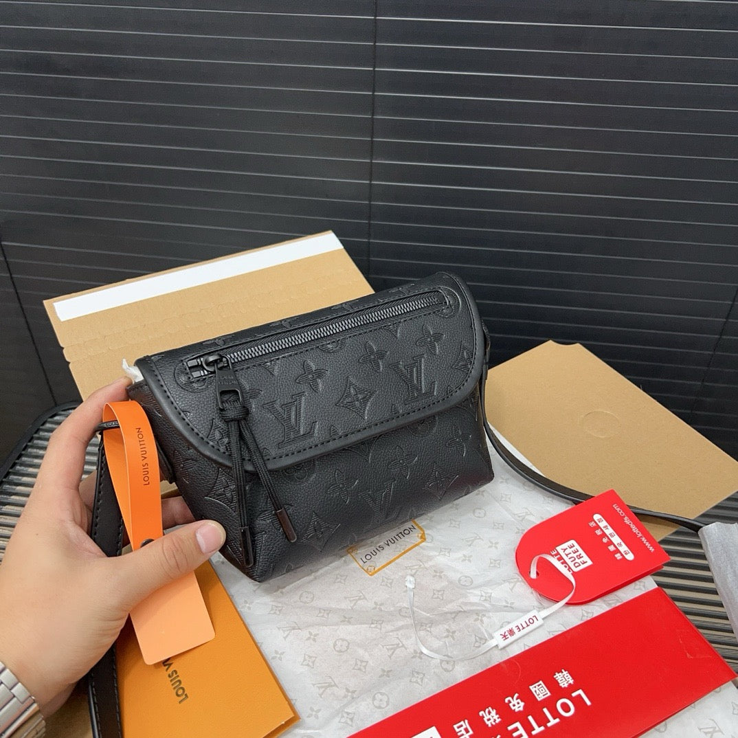 LOUIS VUITTON- Men’s Pulse bag