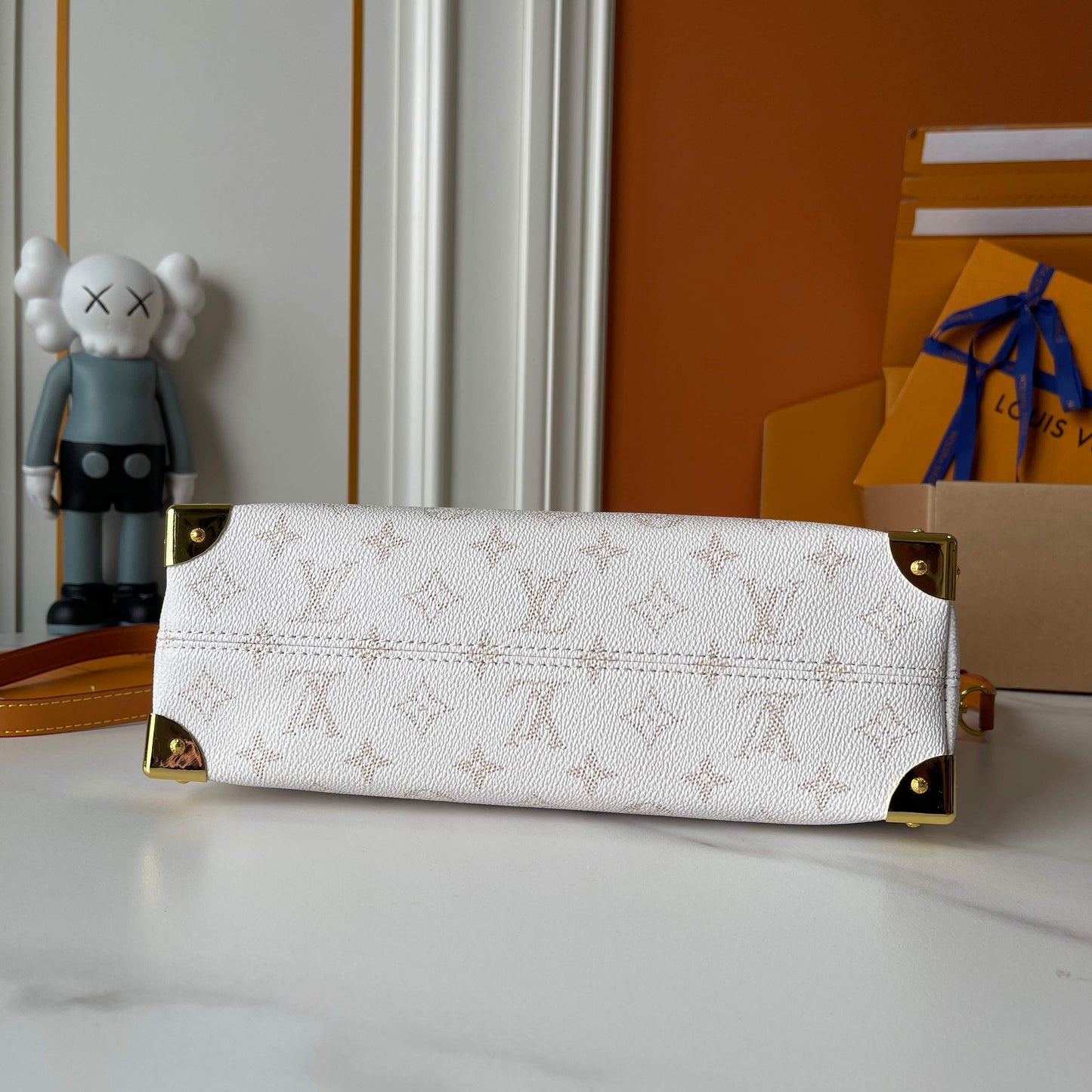 LOUIS VUITTON- Hills Chette