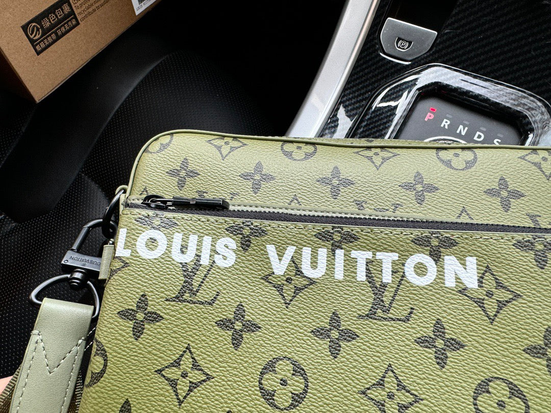 LOUIS VUITTON- Men’s Monogram Eclipse Reverse bag