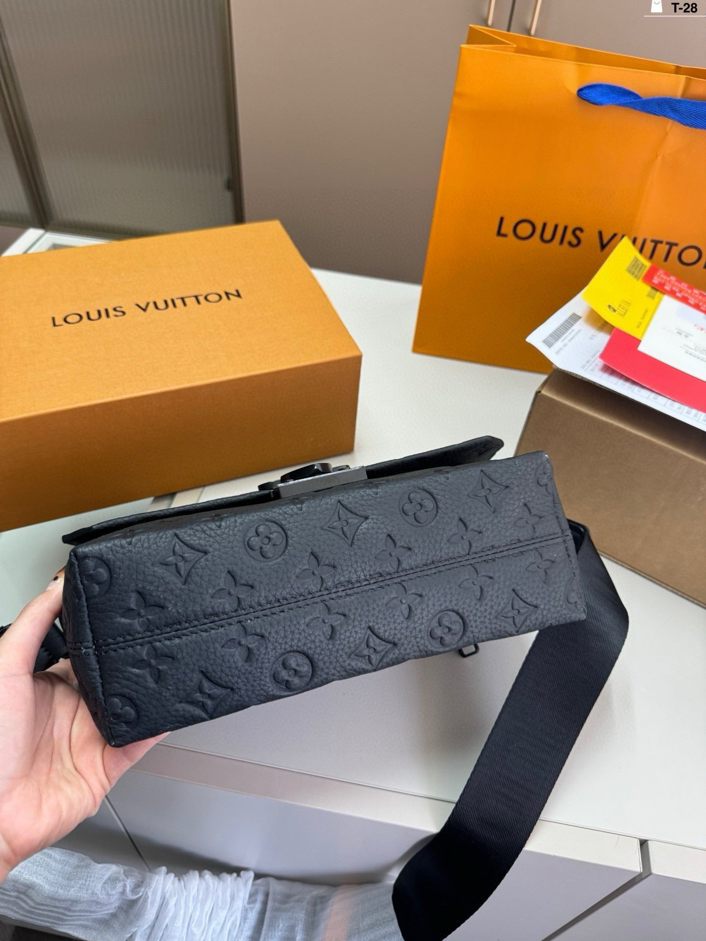 LOUIS VUITTON- Men’s Taurillon bag