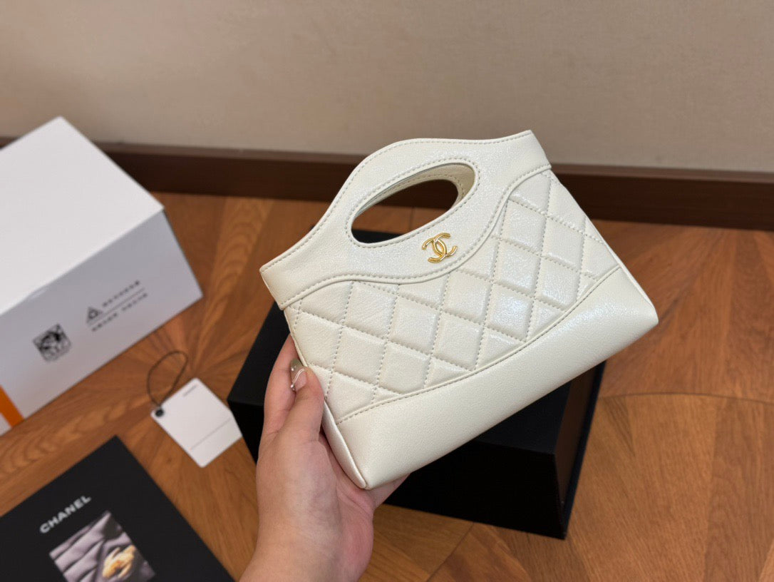 CHANEL - Amore bag