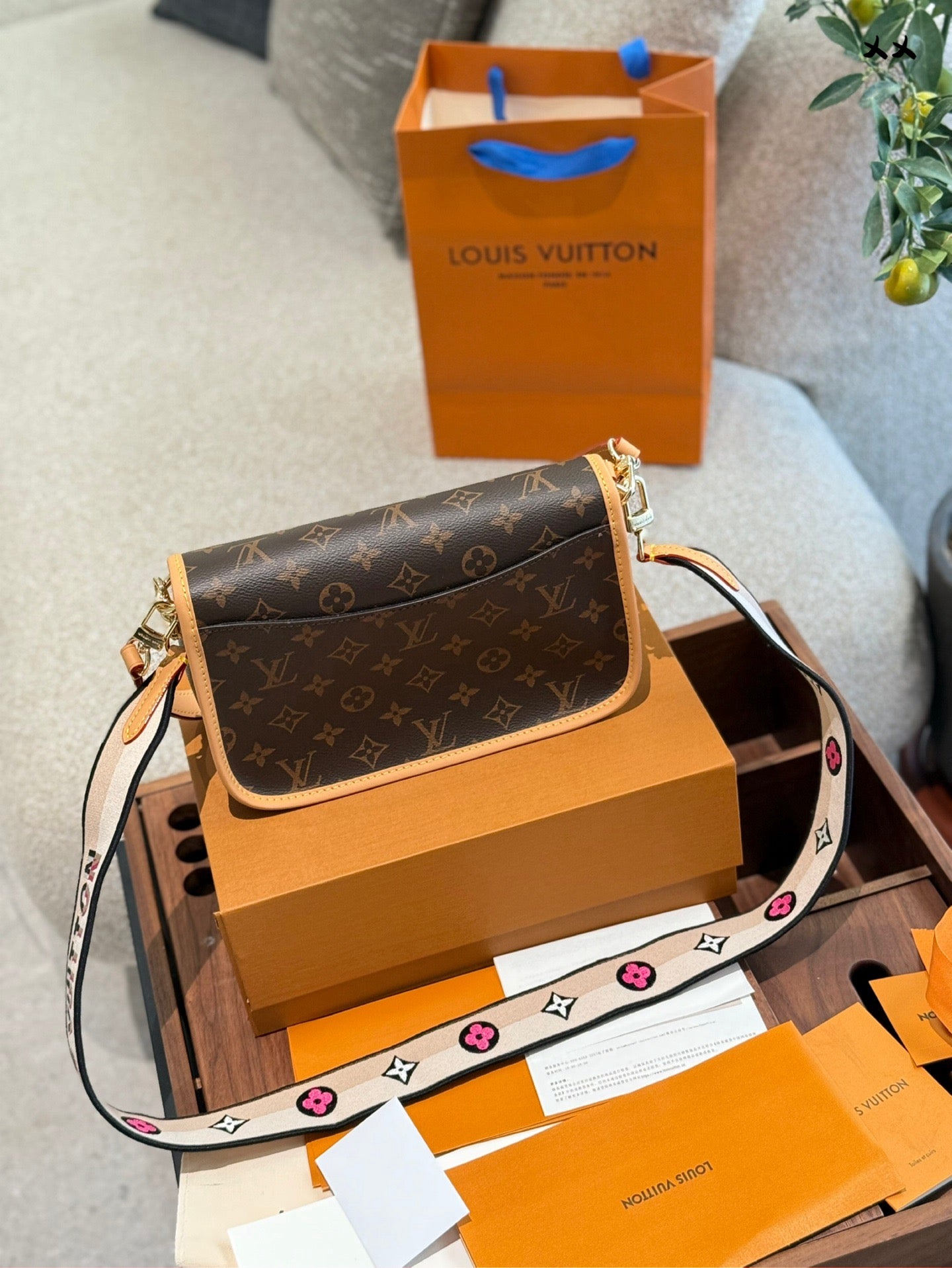 LOUIS VUITTON- Diane
