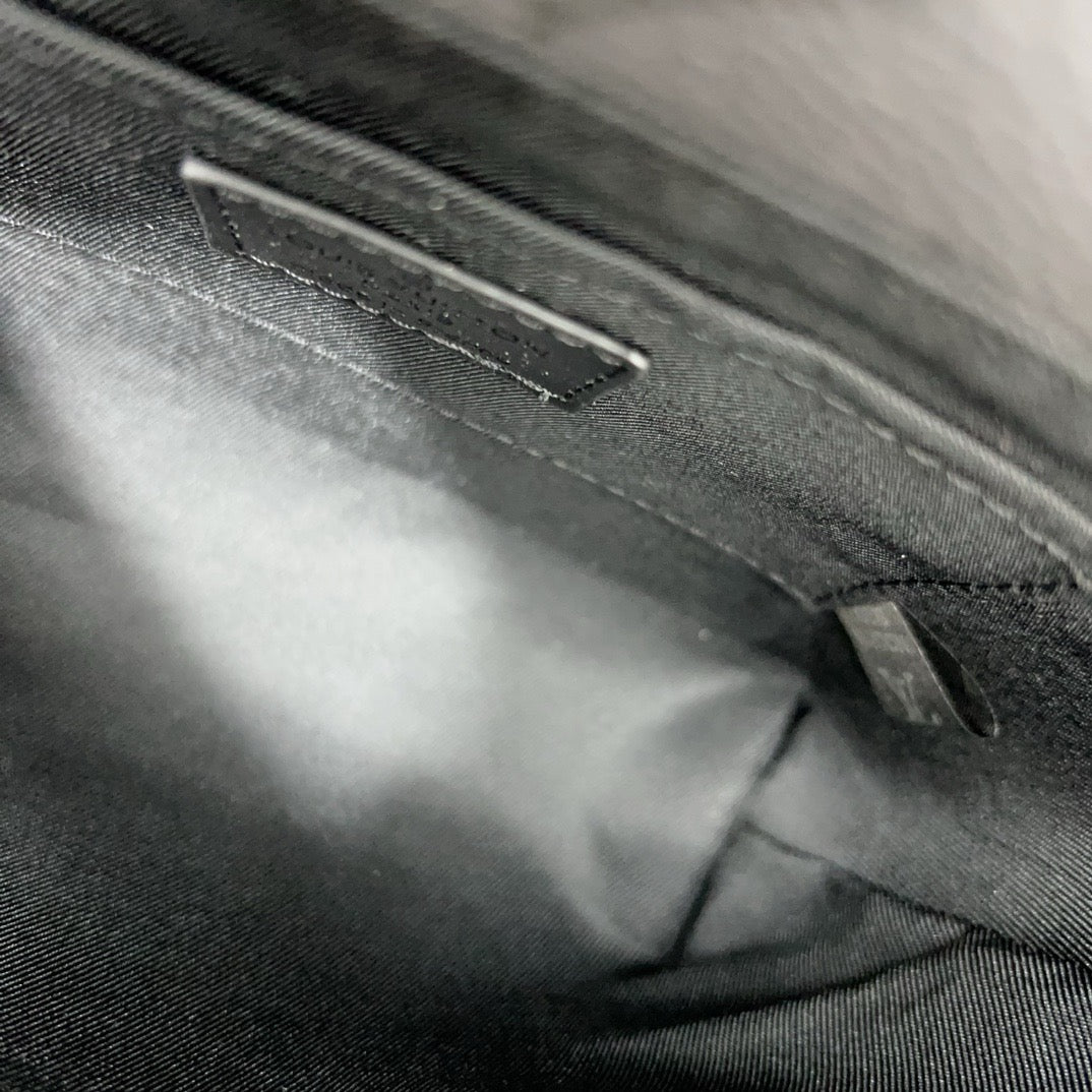 LOUIS VUITTON- Men’s Pulse bag