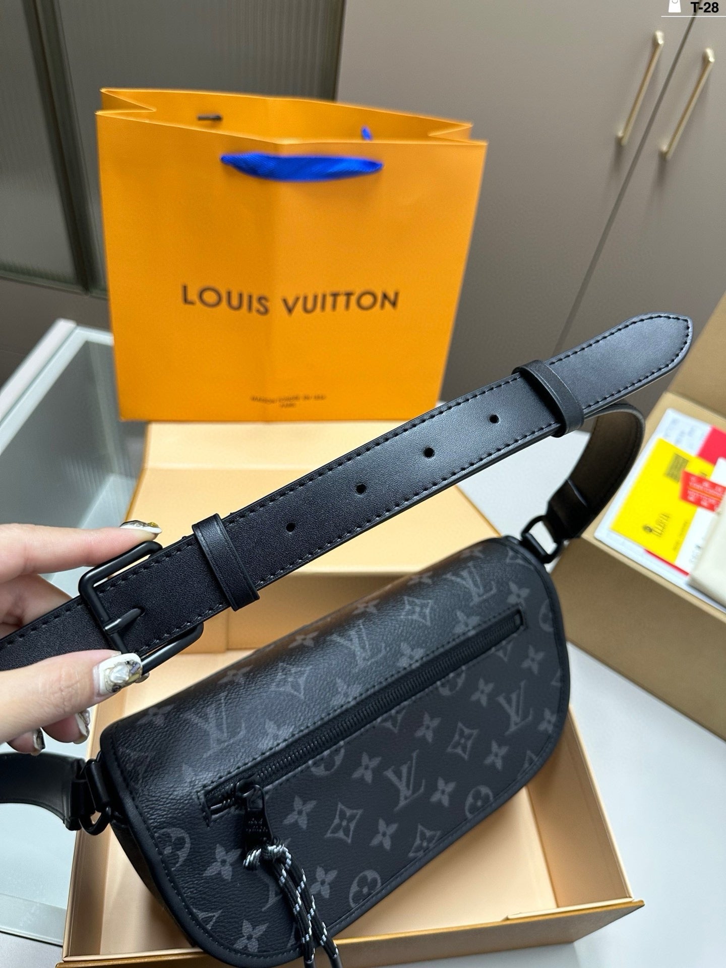 LOUIS VUITTON- Pulse messager