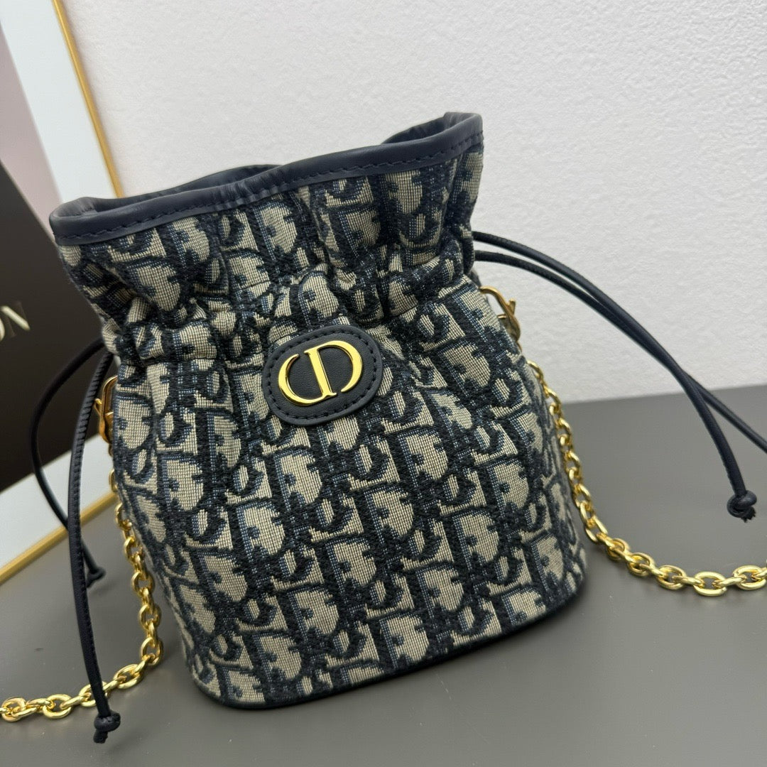 DIOR - oblique 30 montaigne