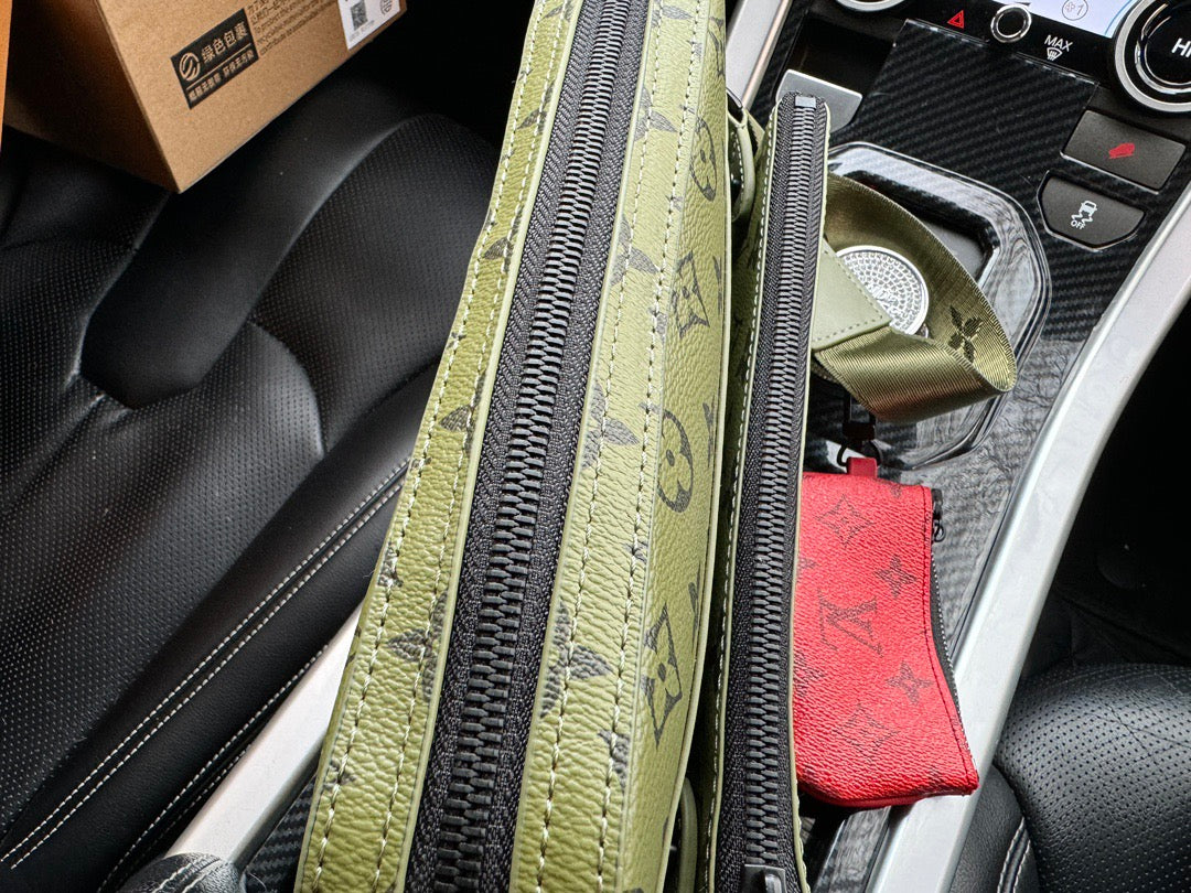LOUIS VUITTON- Men’s Monogram Eclipse Reverse bag