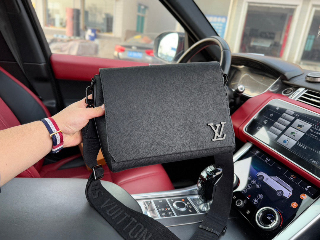 LOUIS VUITTON - Men’s Aerogram bag