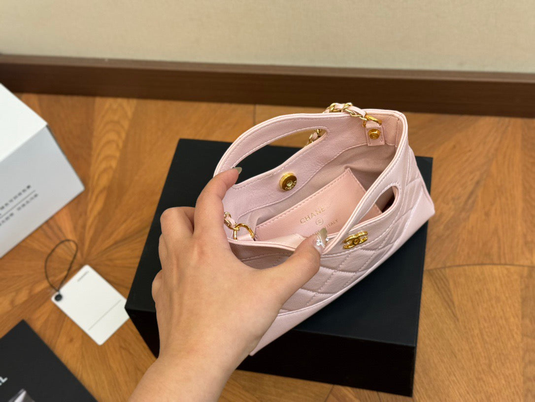 CHANEL - Amore bag