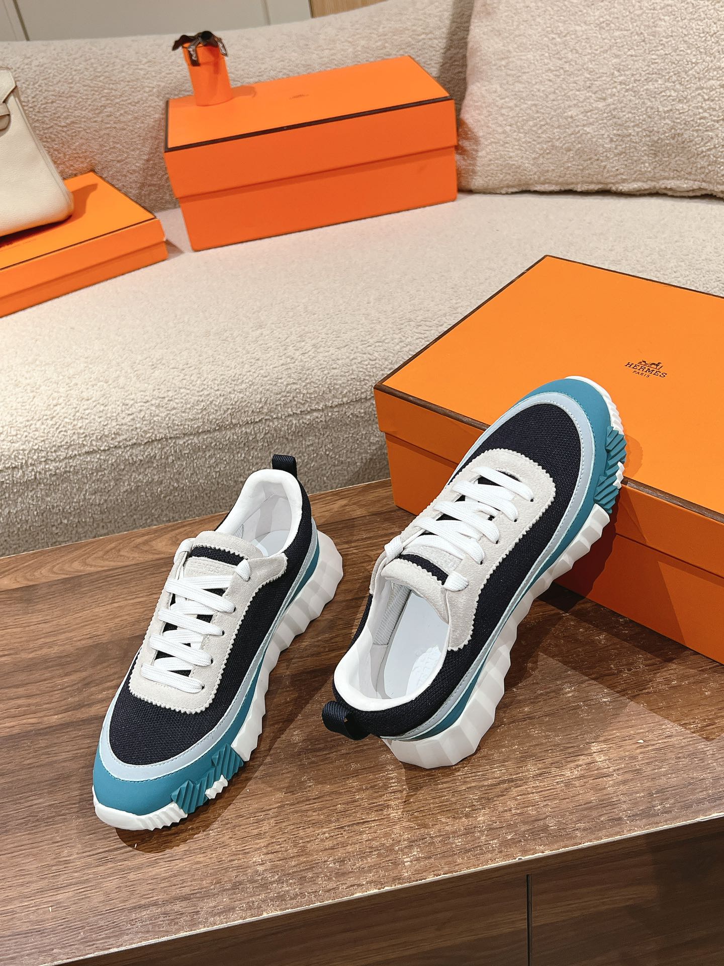 HERMES - Bouncing sneakers