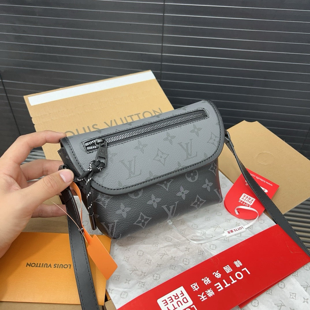 LOUIS VUITTON- Men’s Pulse bag