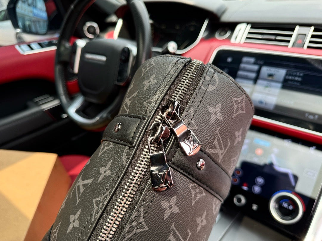 LOUIS VUITTON- Men’s Eclipse Reverse bag