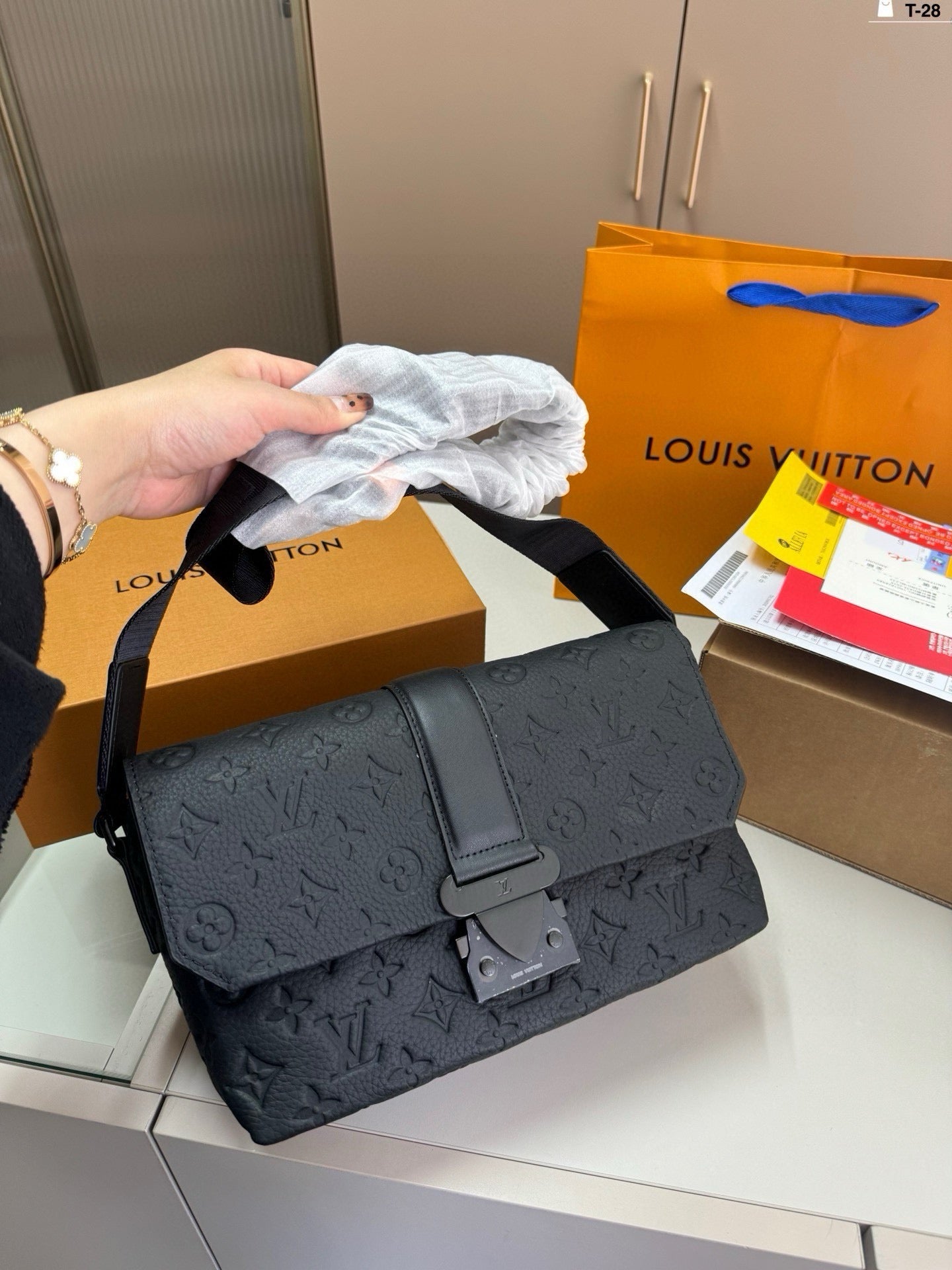 LOUIS VUITTON- Men’s Taurillon bag