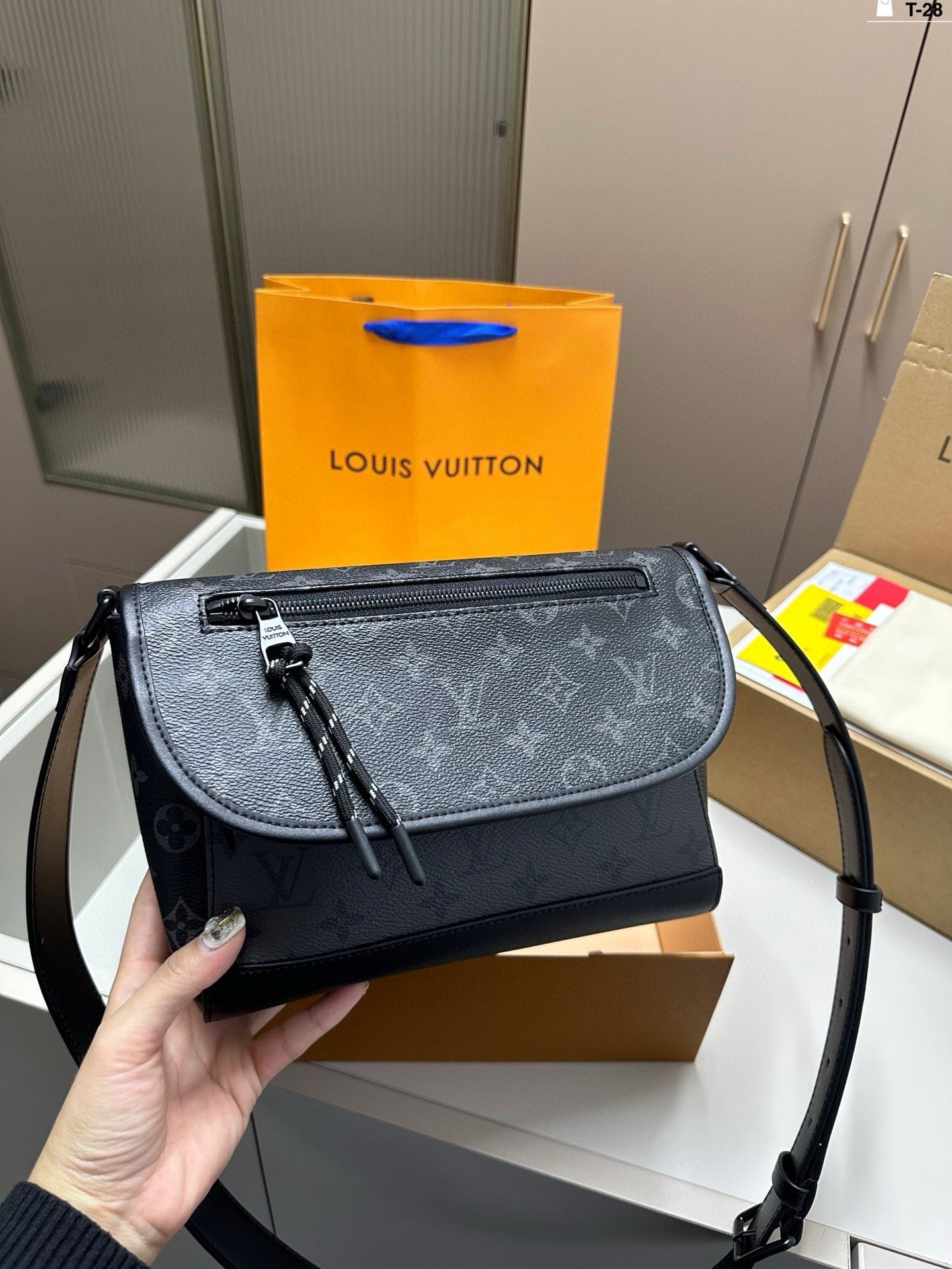 LOUIS VUITTON- Pulse messager