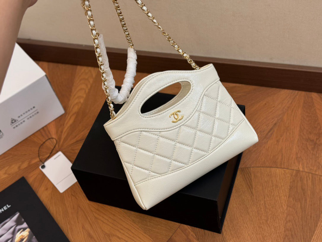 CHANEL - Amore bag