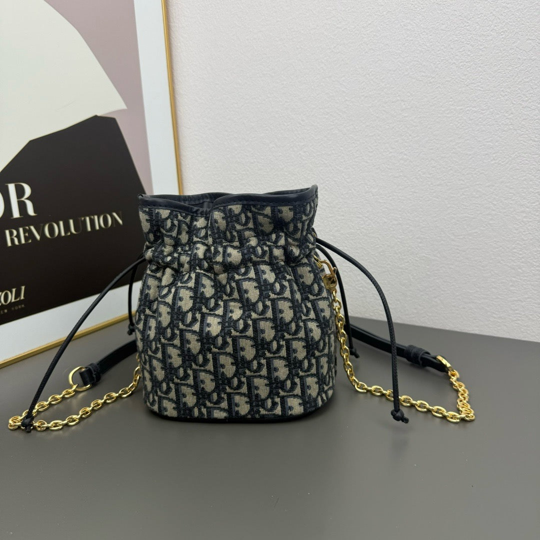 DIOR - oblique 30 montaigne