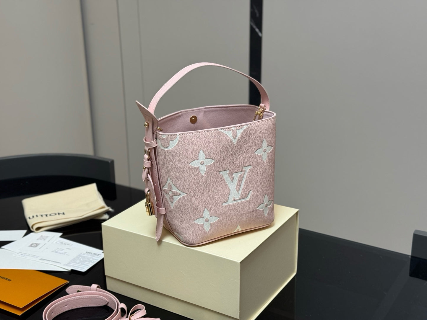 LOUIS VUITTON- all in BB