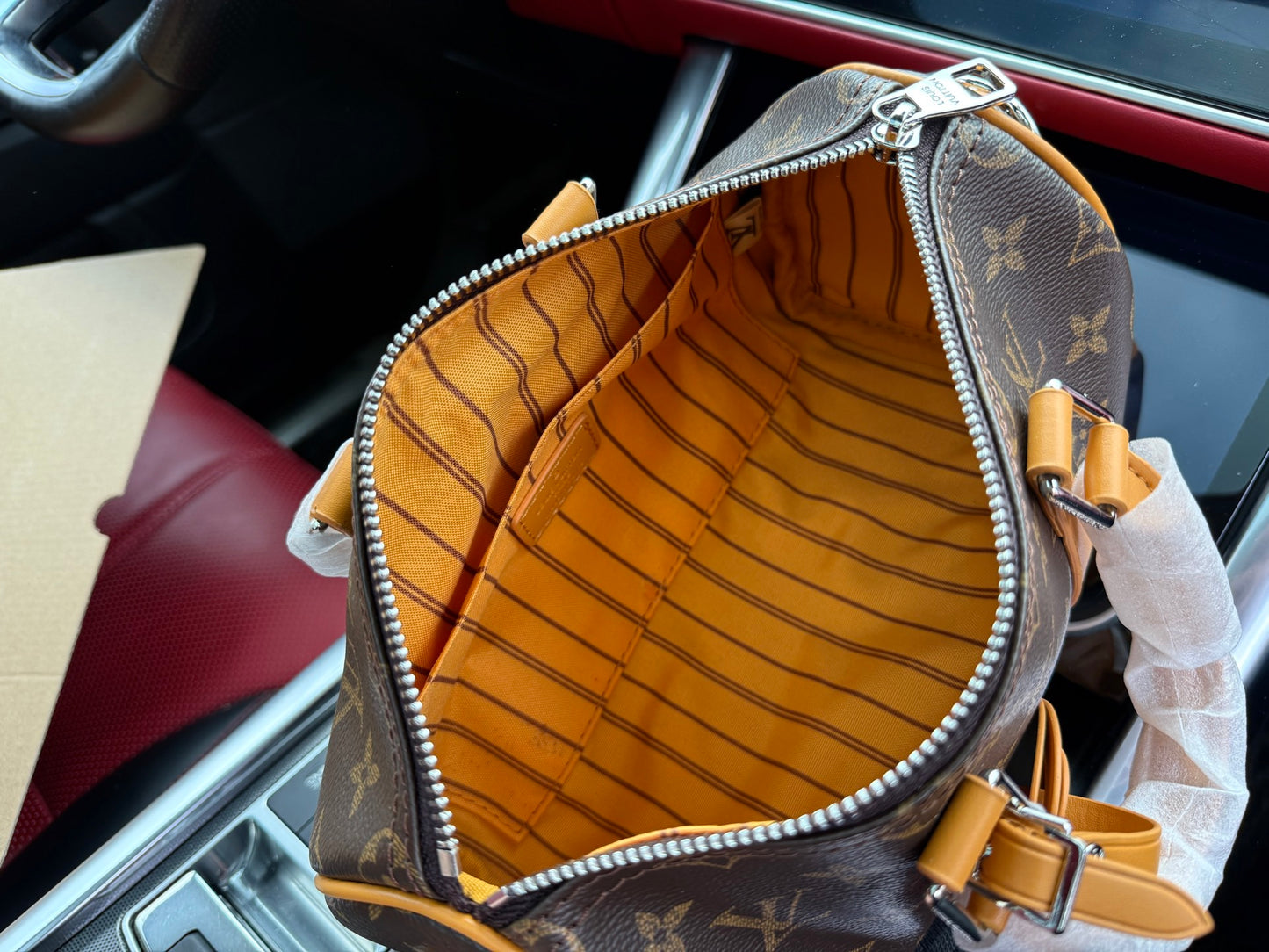 LOUIS VUITTON- Bandouiliere 25