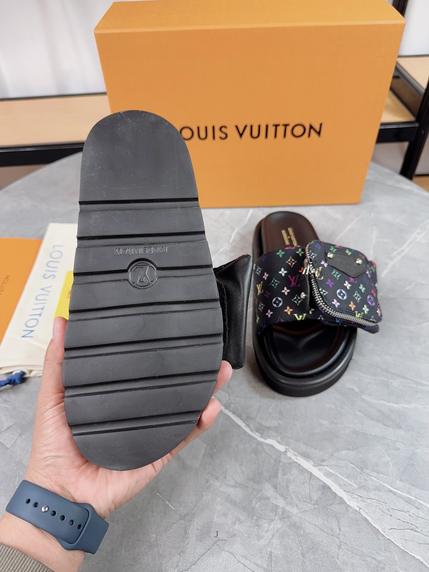 LOUIS VUITTON - pillow flat mule