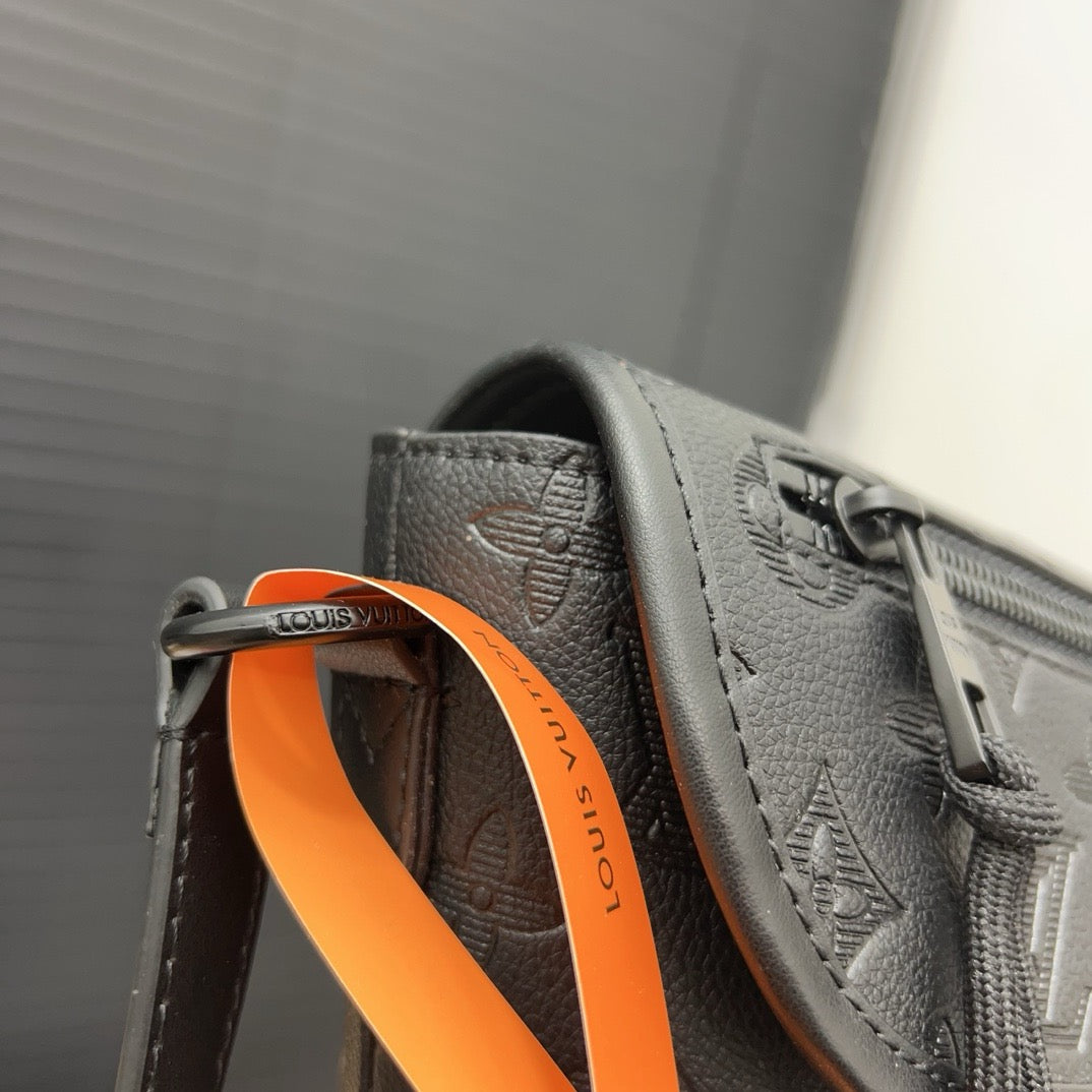 LOUIS VUITTON- Men’s Pulse bag
