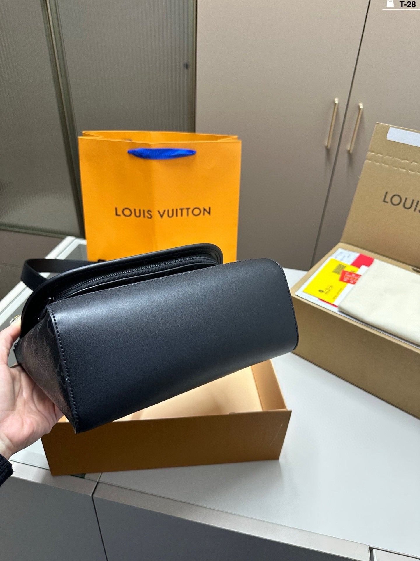 LOUIS VUITTON- Pulse messager