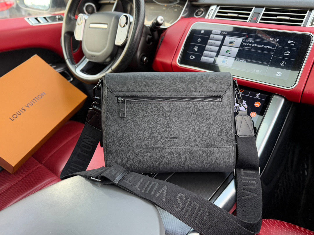 LOUIS VUITTON - Men’s Aerogram bag