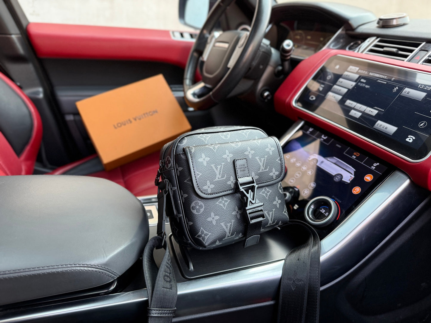 LOUIS VUITTON- Men’s Retro bag