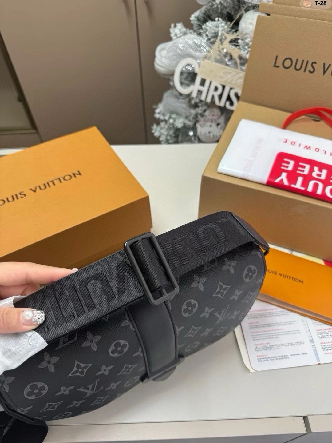 LOUIS VUITTON- Men’s Taurillon bag
