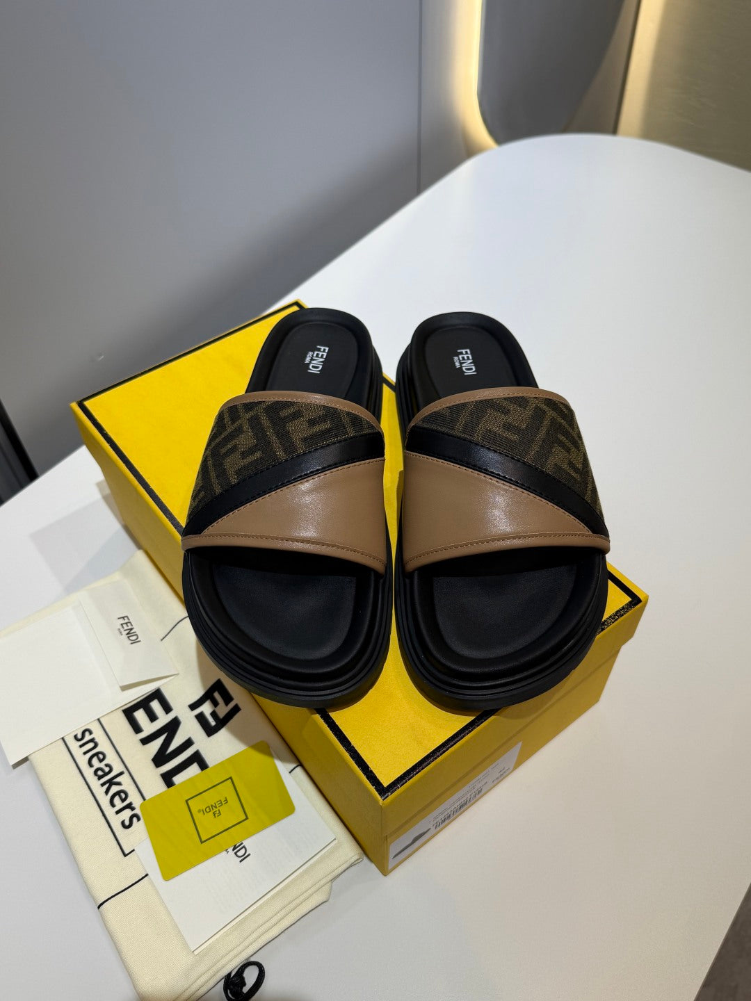FENDI - Diagonal Slides