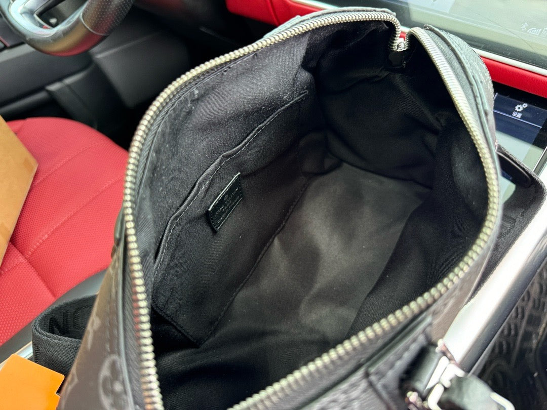 LOUIS VUITTON- Men’s Eclipse Reverse bag