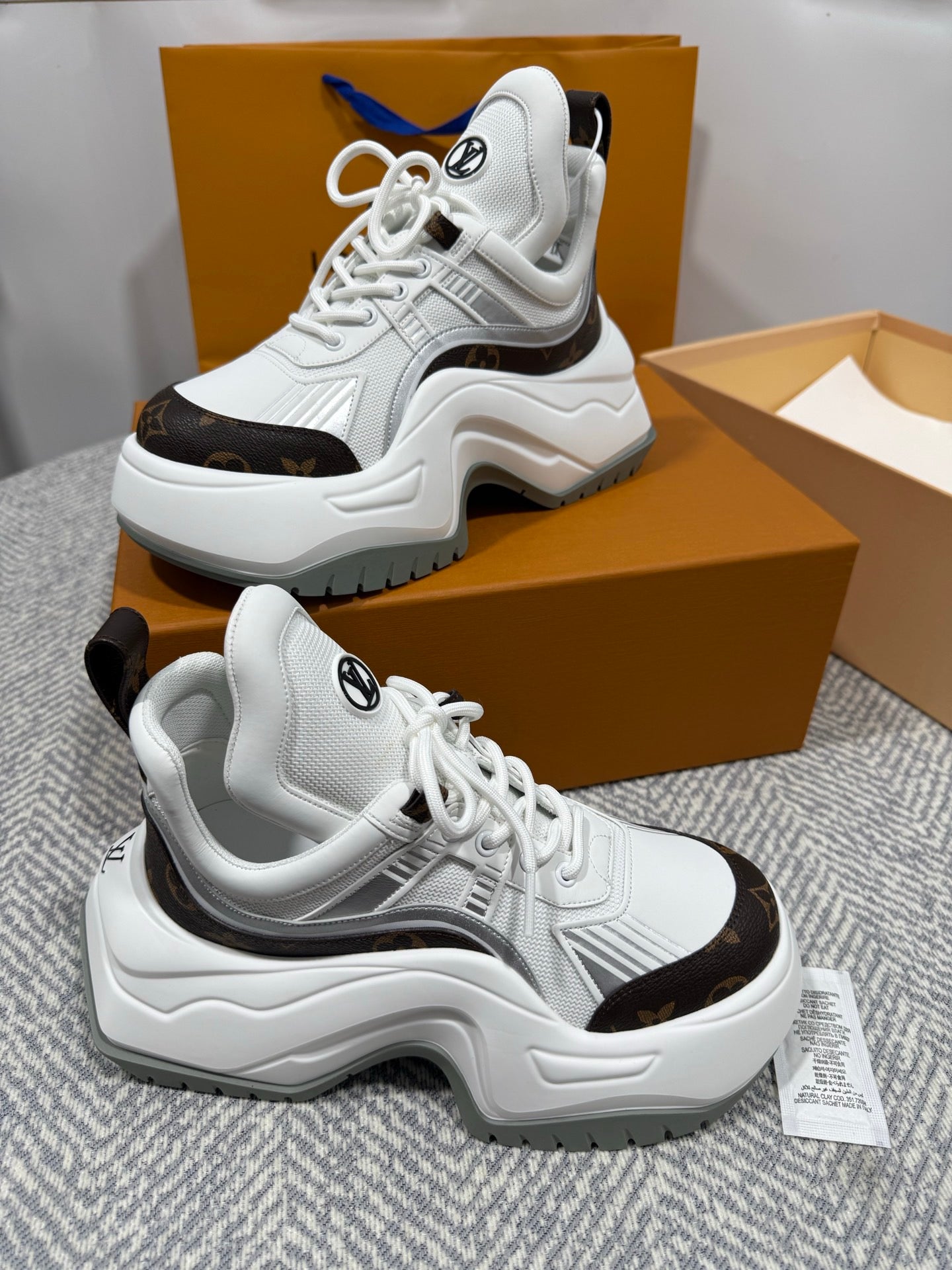 LOUIS VUITTON- Sneaker LV Archlight Trainer
