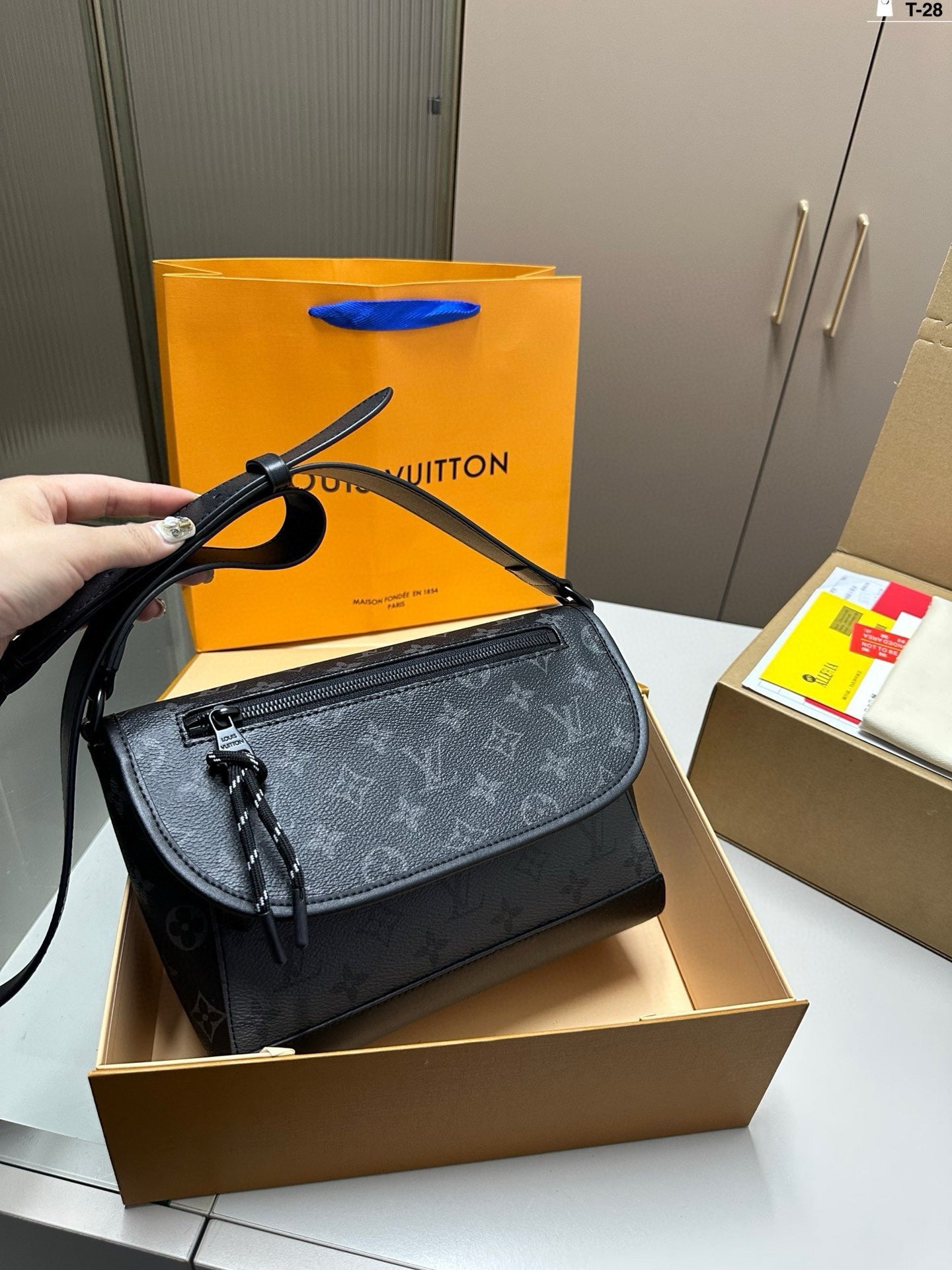 LOUIS VUITTON- Pulse messager