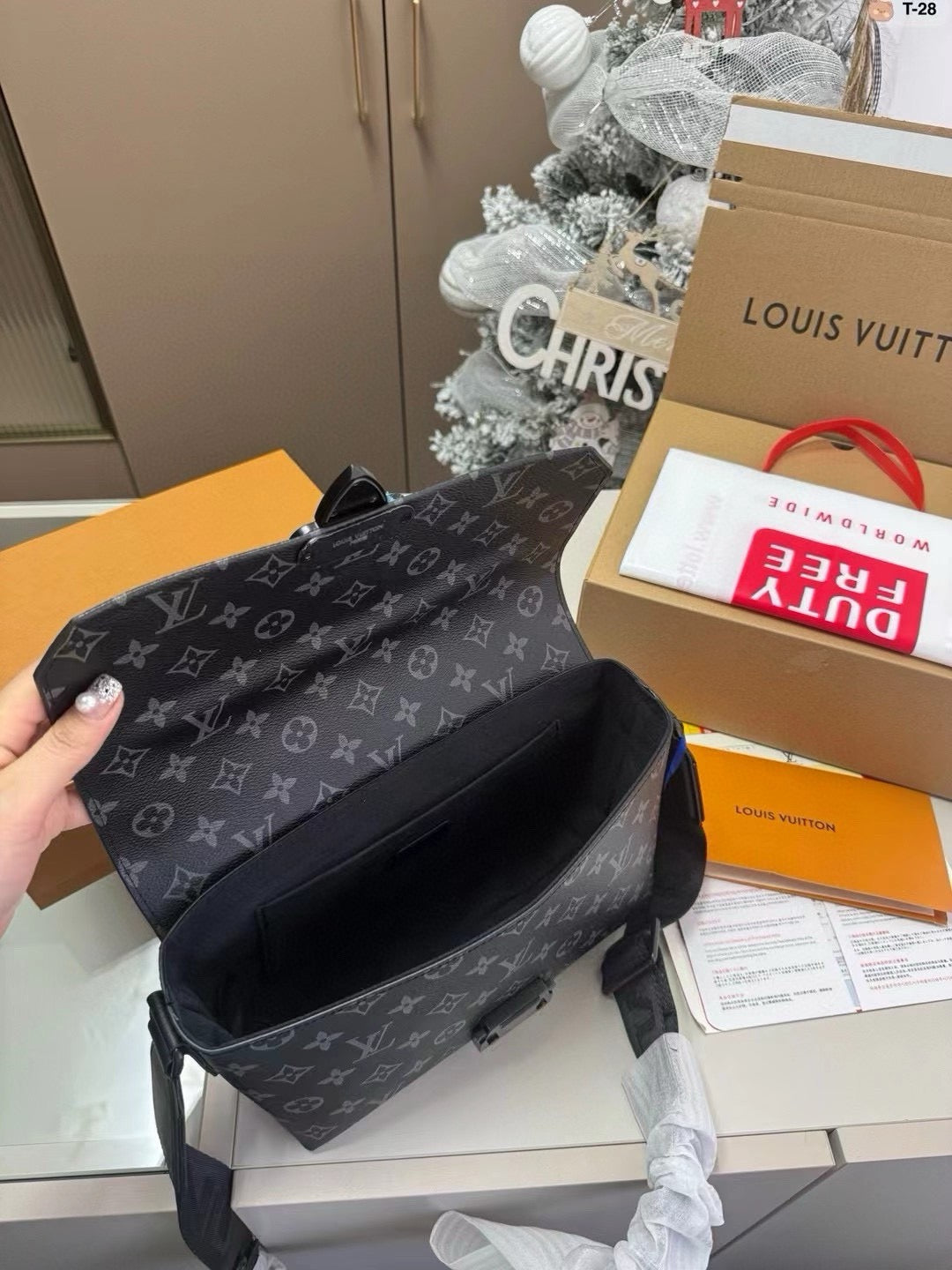 LOUIS VUITTON- Men’s Taurillon bag
