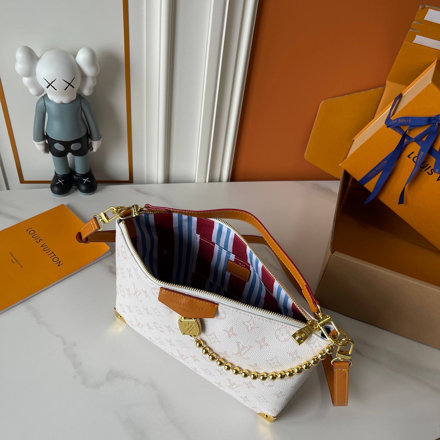 LOUIS VUITTON- Hills Chette