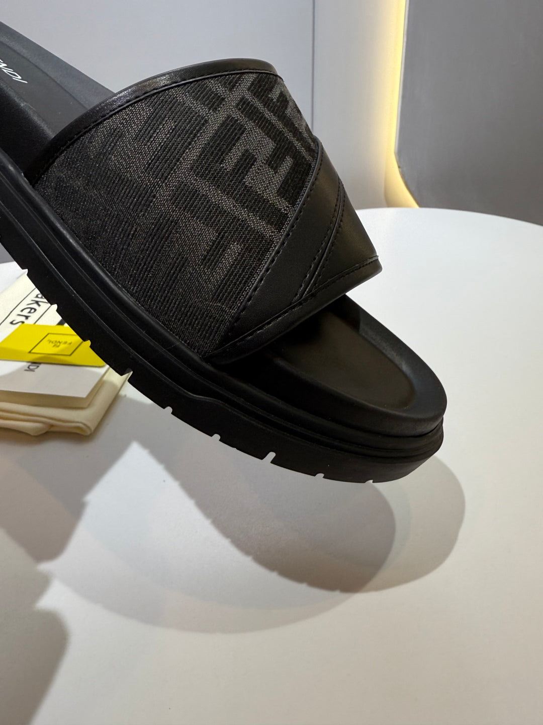 FENDI - Diagonal Slides
