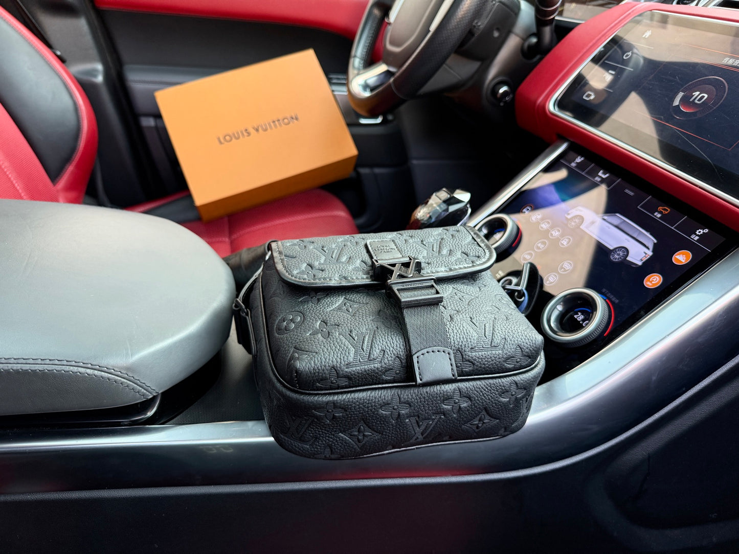 LOUIS VUITTON- Men’s Retro bag