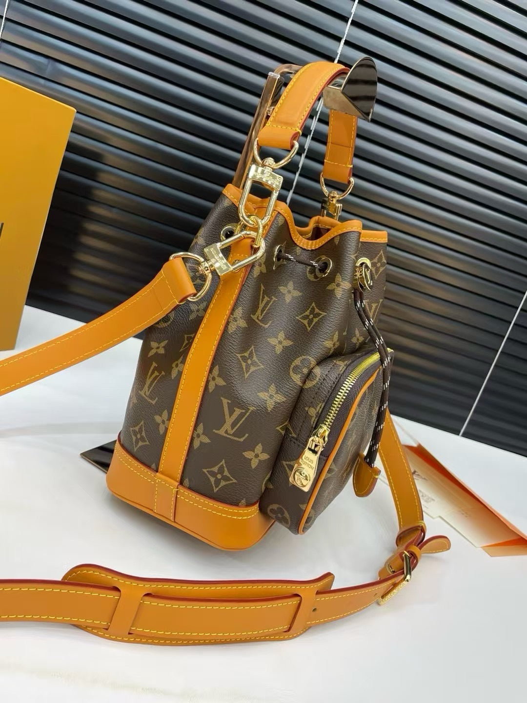 LOUIS VUITTON- Noé Cargo