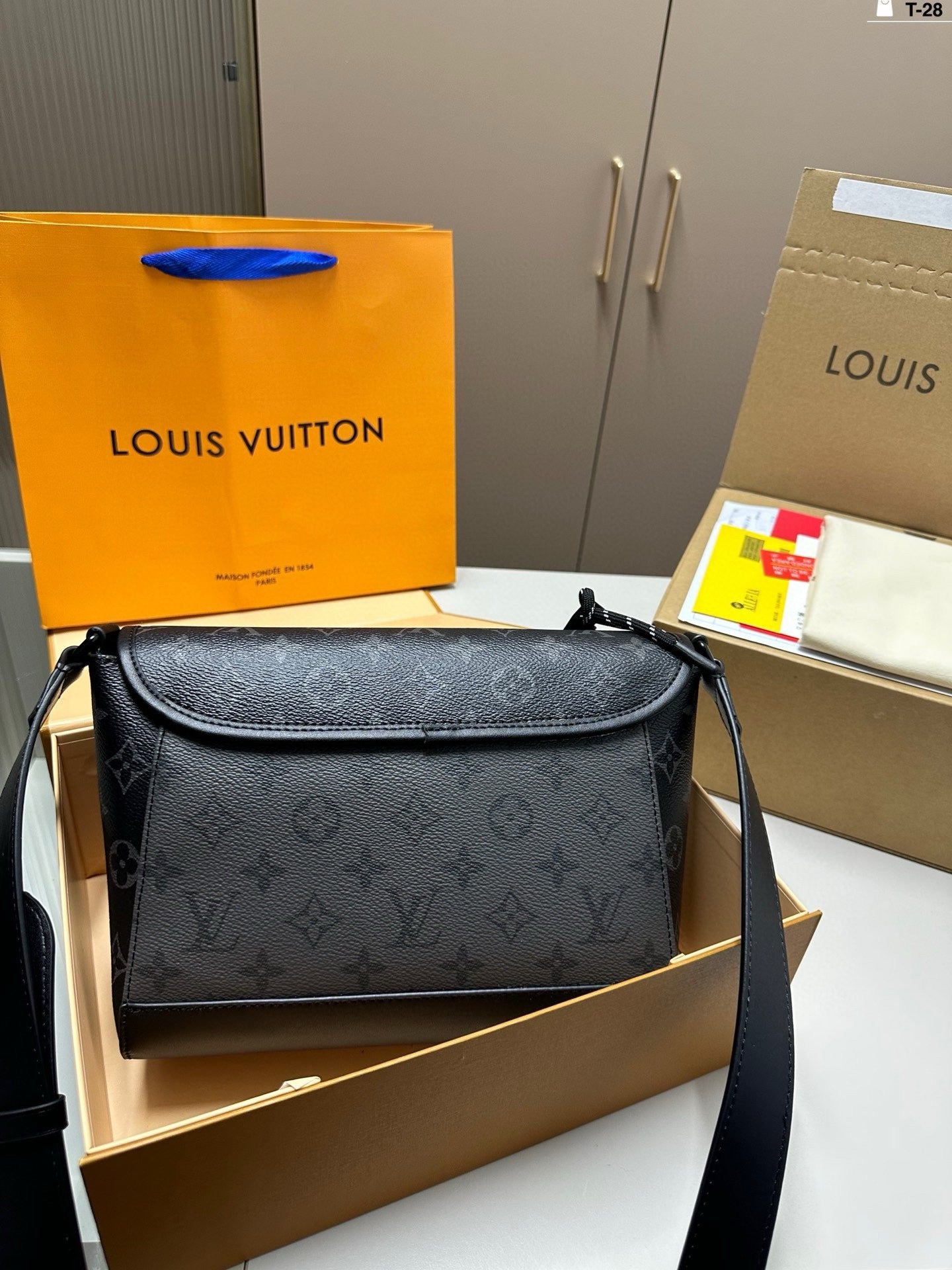 LOUIS VUITTON- Pulse messager