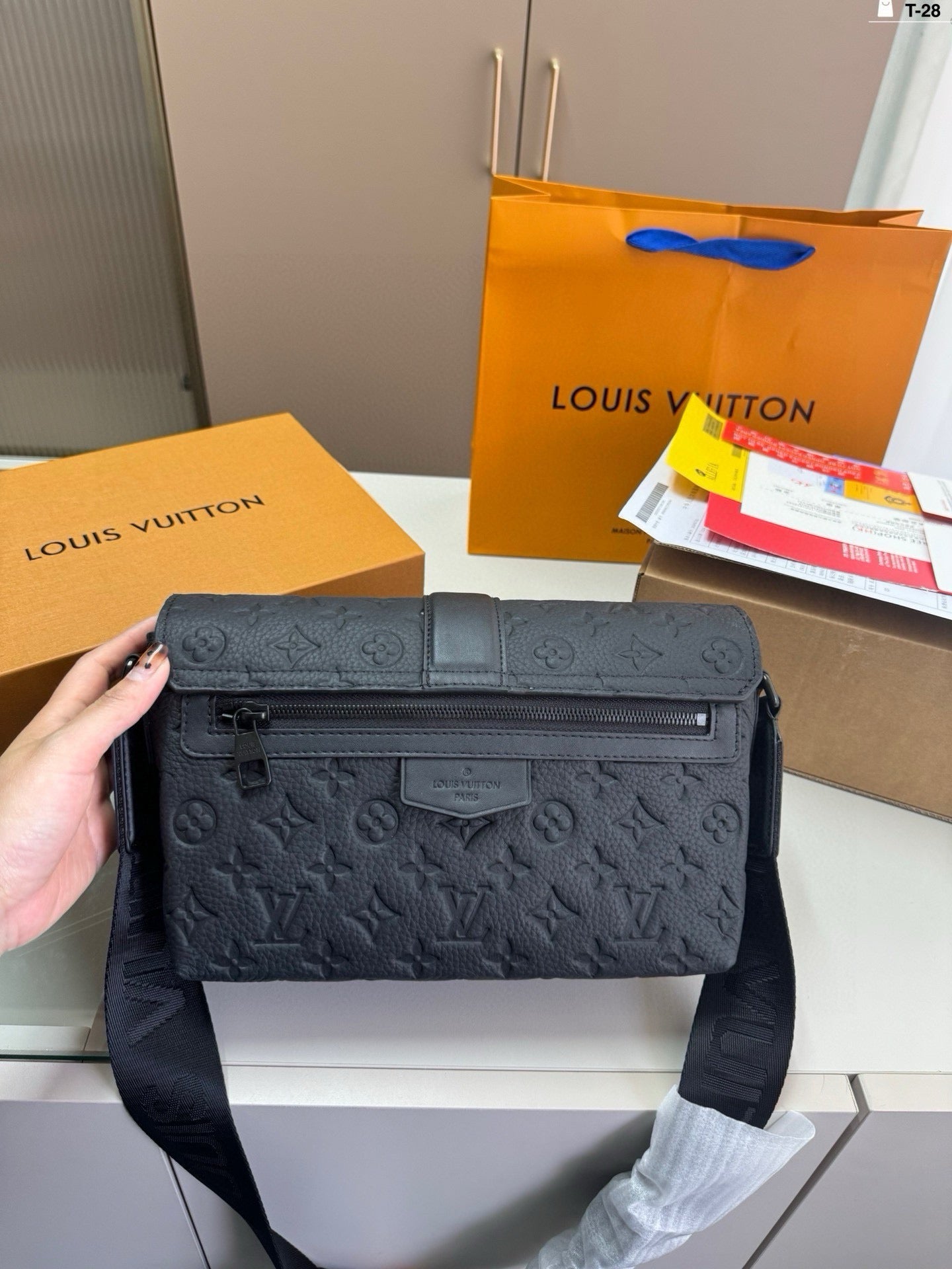 LOUIS VUITTON- Men’s Taurillon bag
