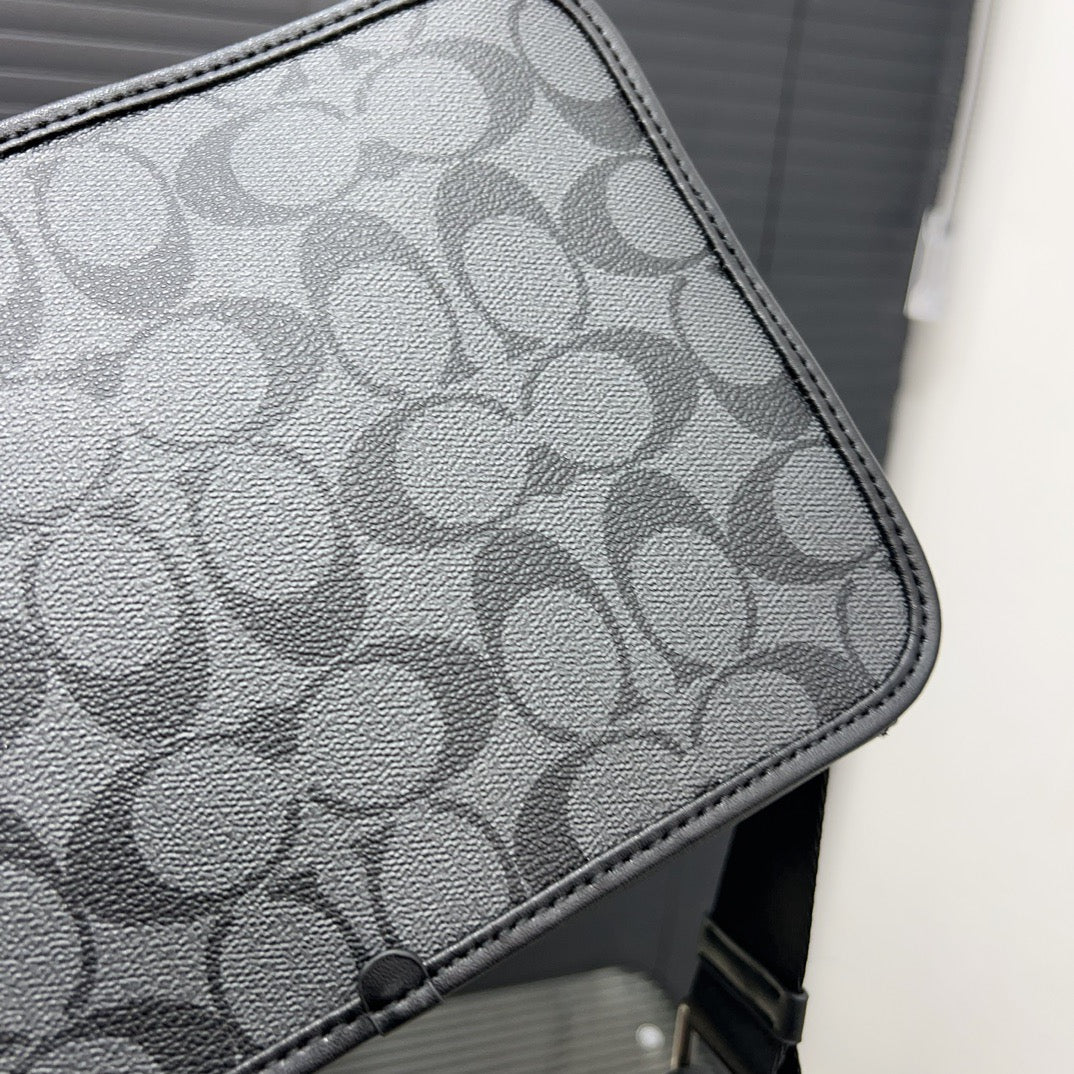 COACH - Men’s Charter 24 bag