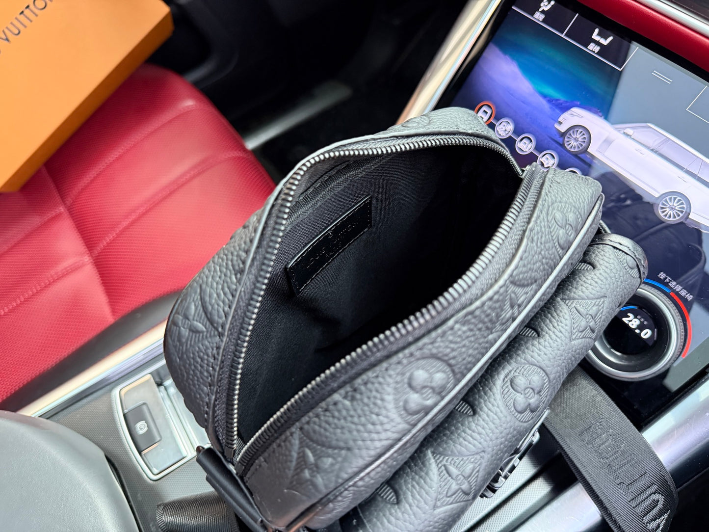 LOUIS VUITTON- Men’s Retro bag