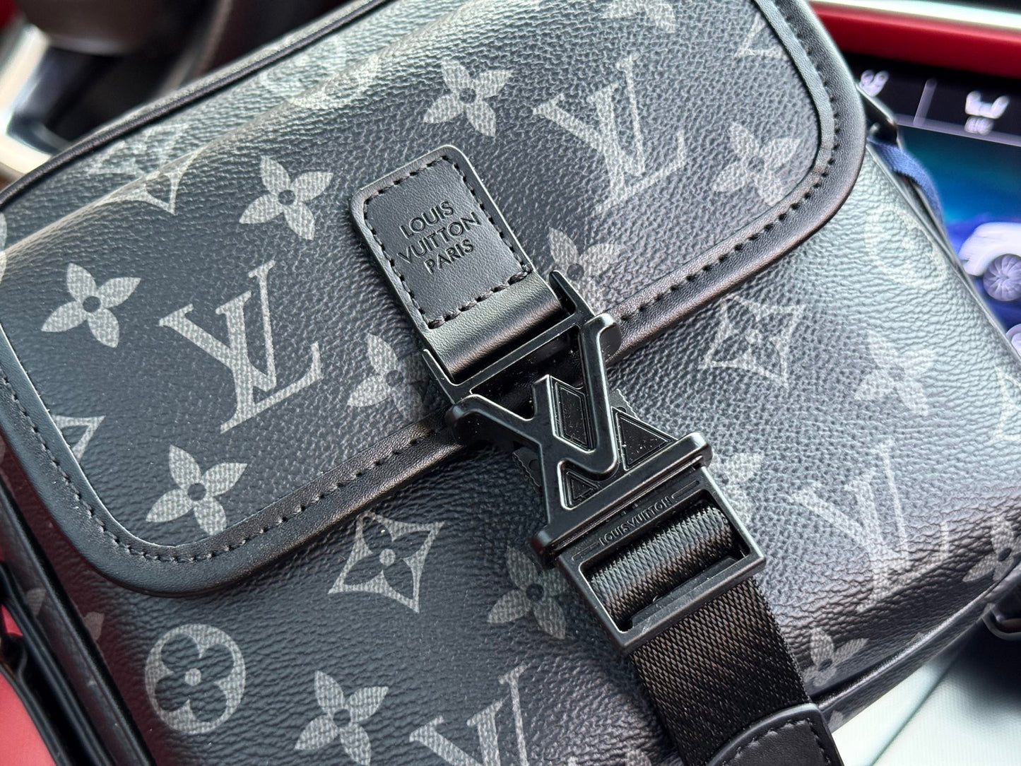 LOUIS VUITTON- Men’s Retro bag