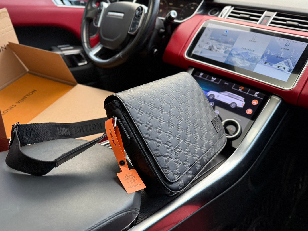 LOUIS VUITTON- Men’s Cross bag