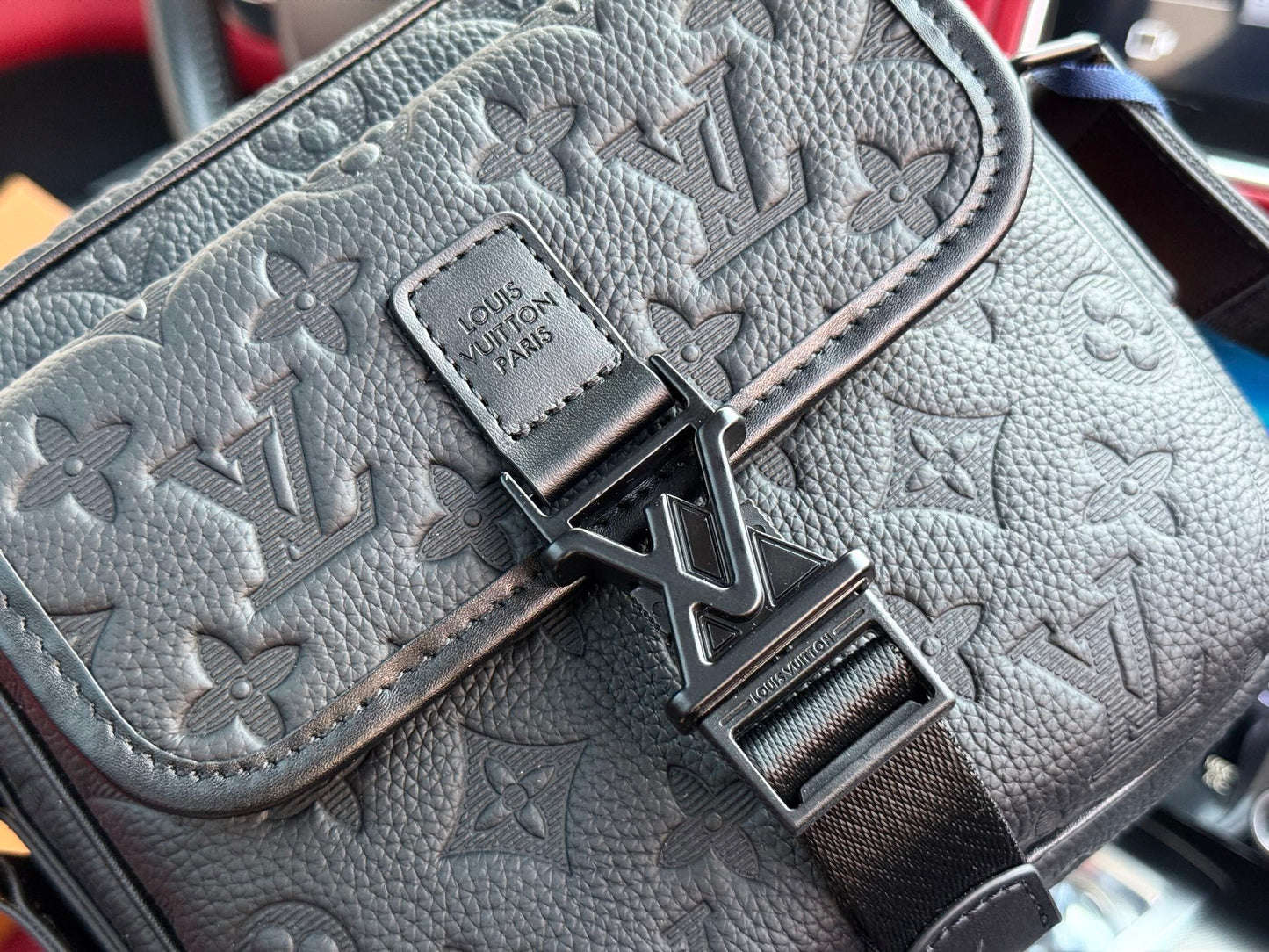 LOUIS VUITTON- Men’s Retro bag