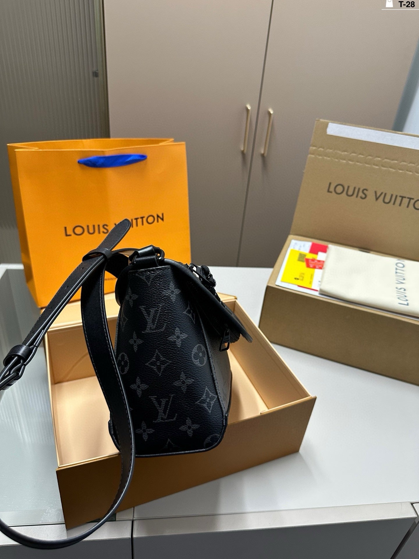 LOUIS VUITTON- Pulse messager