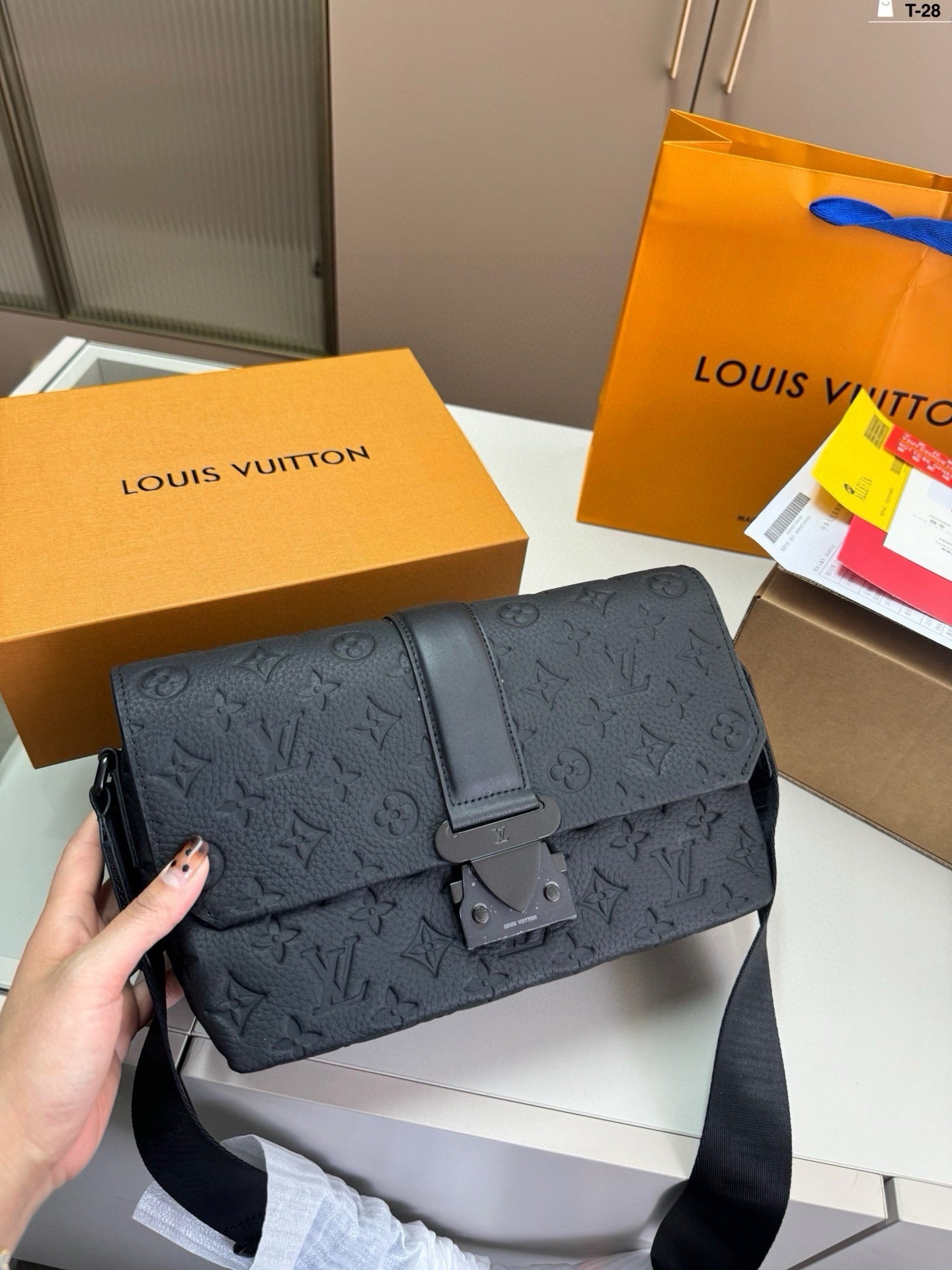 LOUIS VUITTON- Men’s Taurillon bag