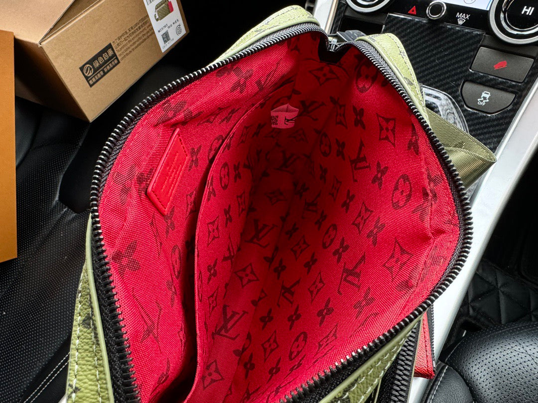 LOUIS VUITTON- Men’s Monogram Eclipse Reverse bag