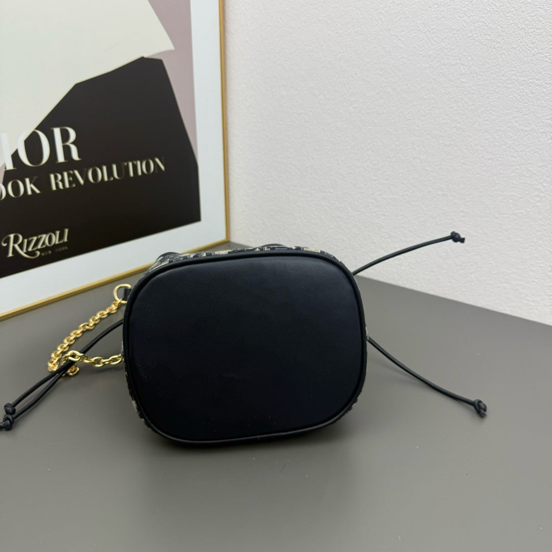 DIOR - oblique 30 montaigne